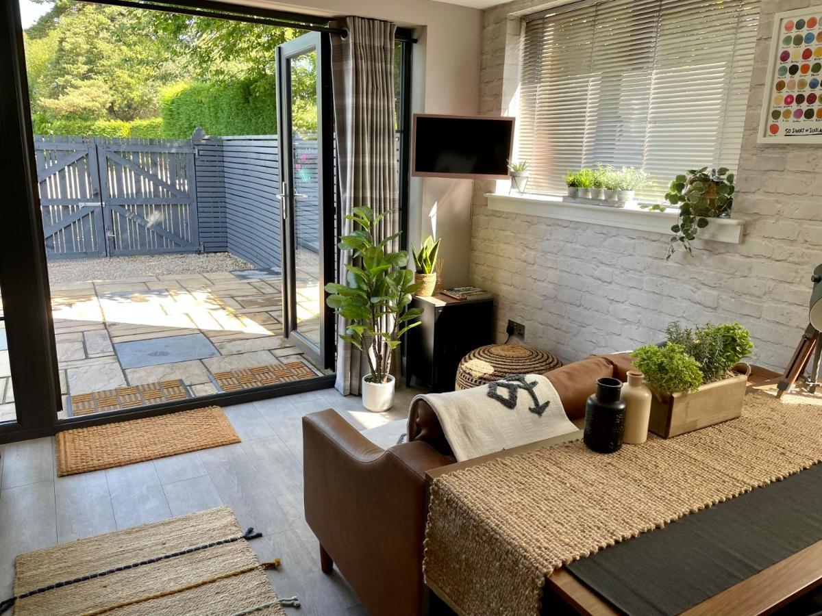 Stylish, Central Studio With Kitchen & Large Deck Fort William Eksteriør bilde
