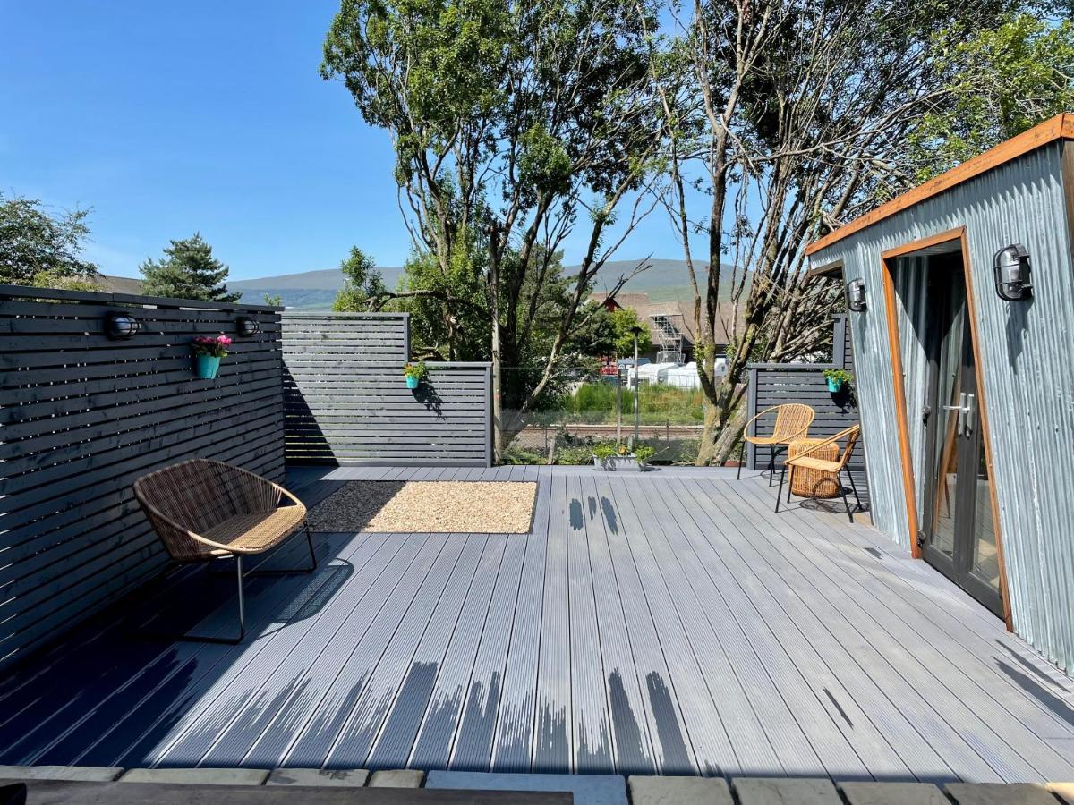 Stylish, Central Studio With Kitchen & Large Deck Fort William Eksteriør bilde