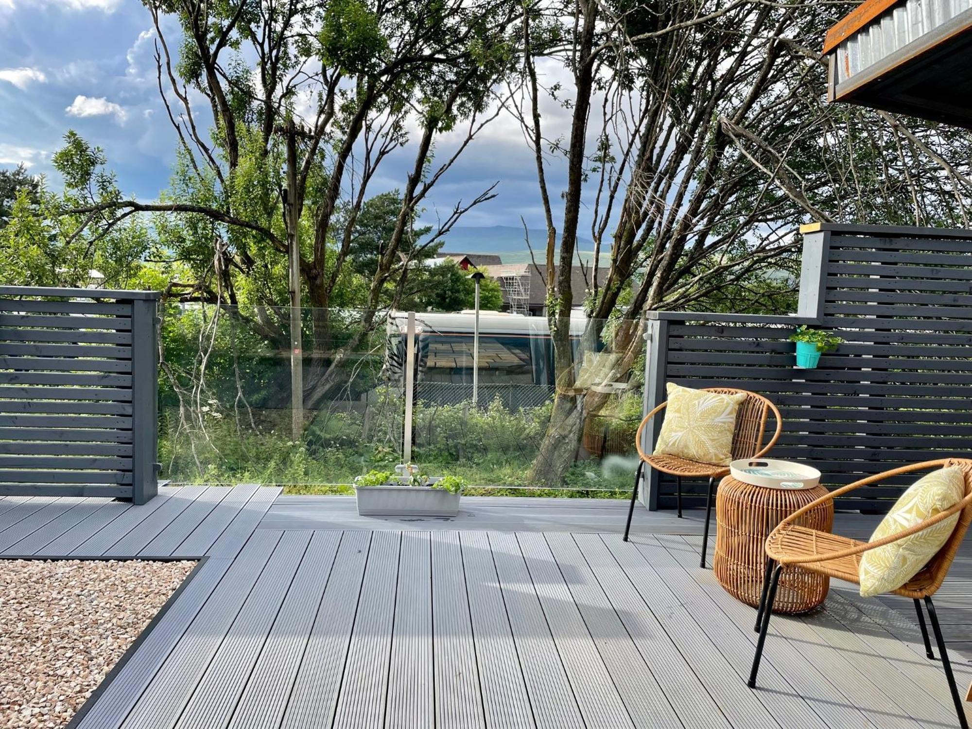Stylish, Central Studio With Kitchen & Large Deck Fort William Eksteriør bilde