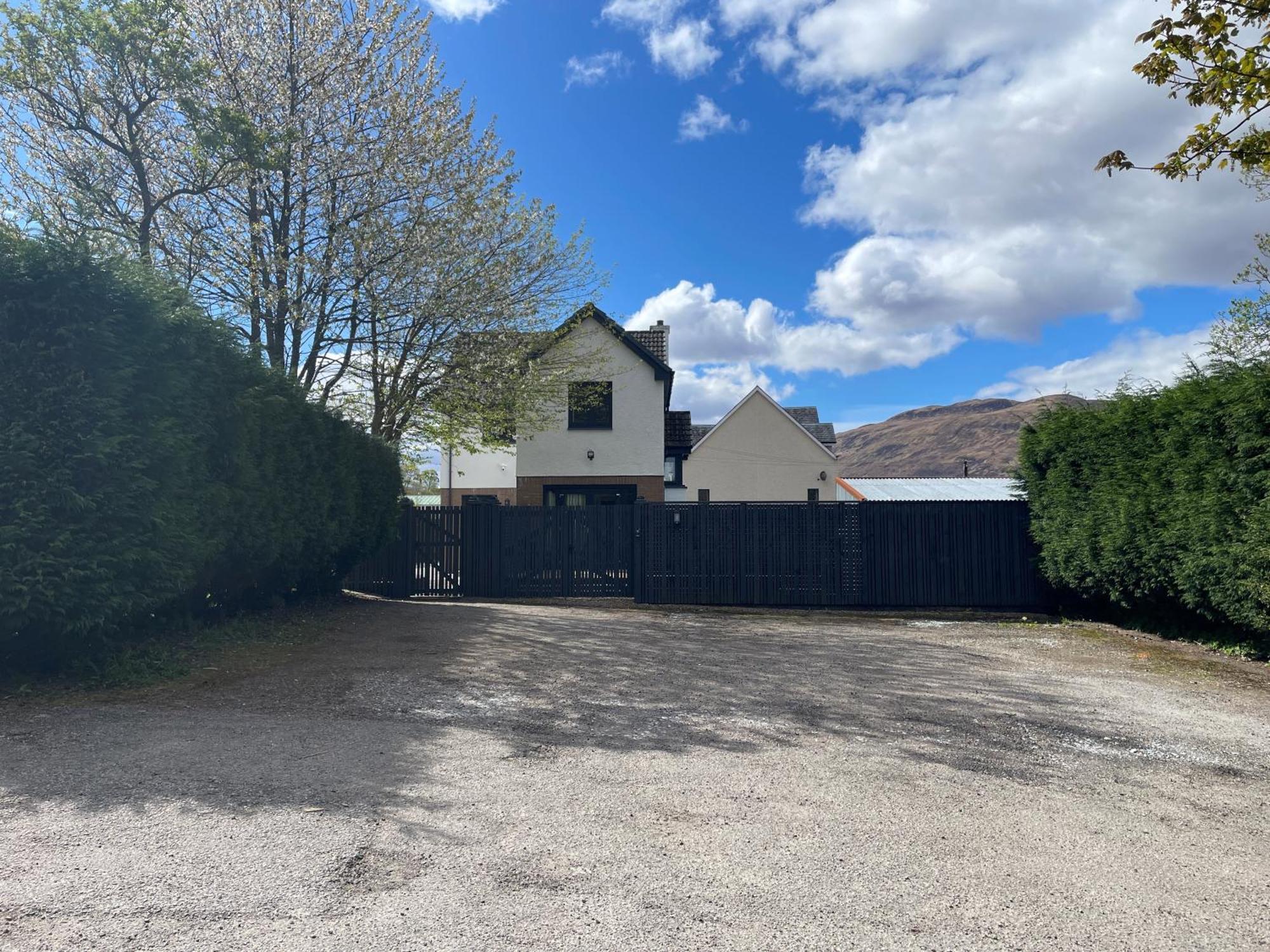 Stylish, Central Studio With Kitchen & Large Deck Fort William Eksteriør bilde