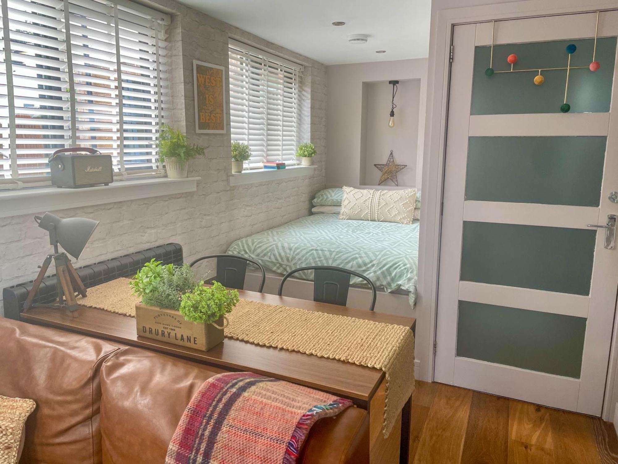 Stylish, Central Studio With Kitchen & Large Deck Fort William Eksteriør bilde